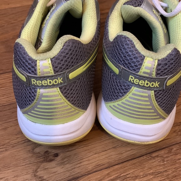 Reebok Smooth Fit Play Dry Grey/White/Yellow Sneakers 9.5 EUC - Picture 3 of 9